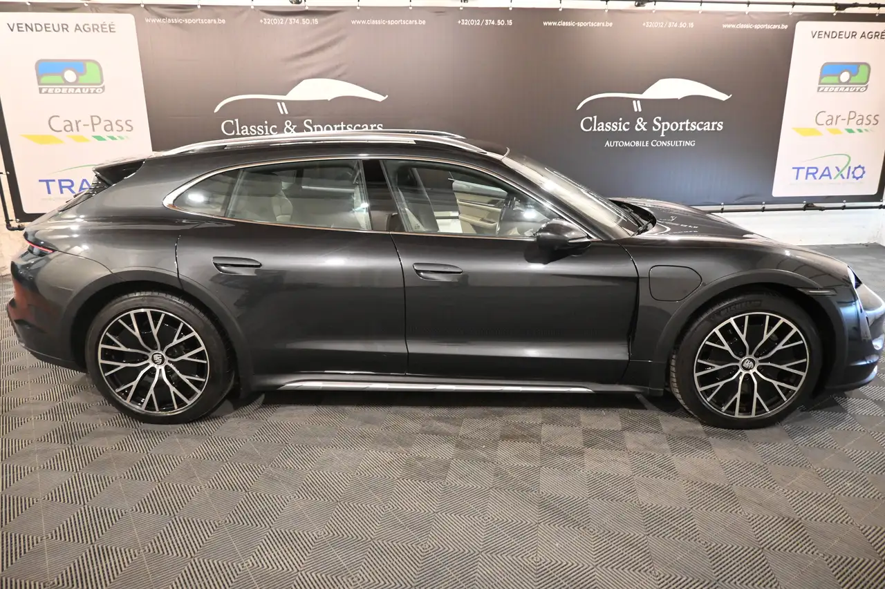 Porsche Taycan - 8