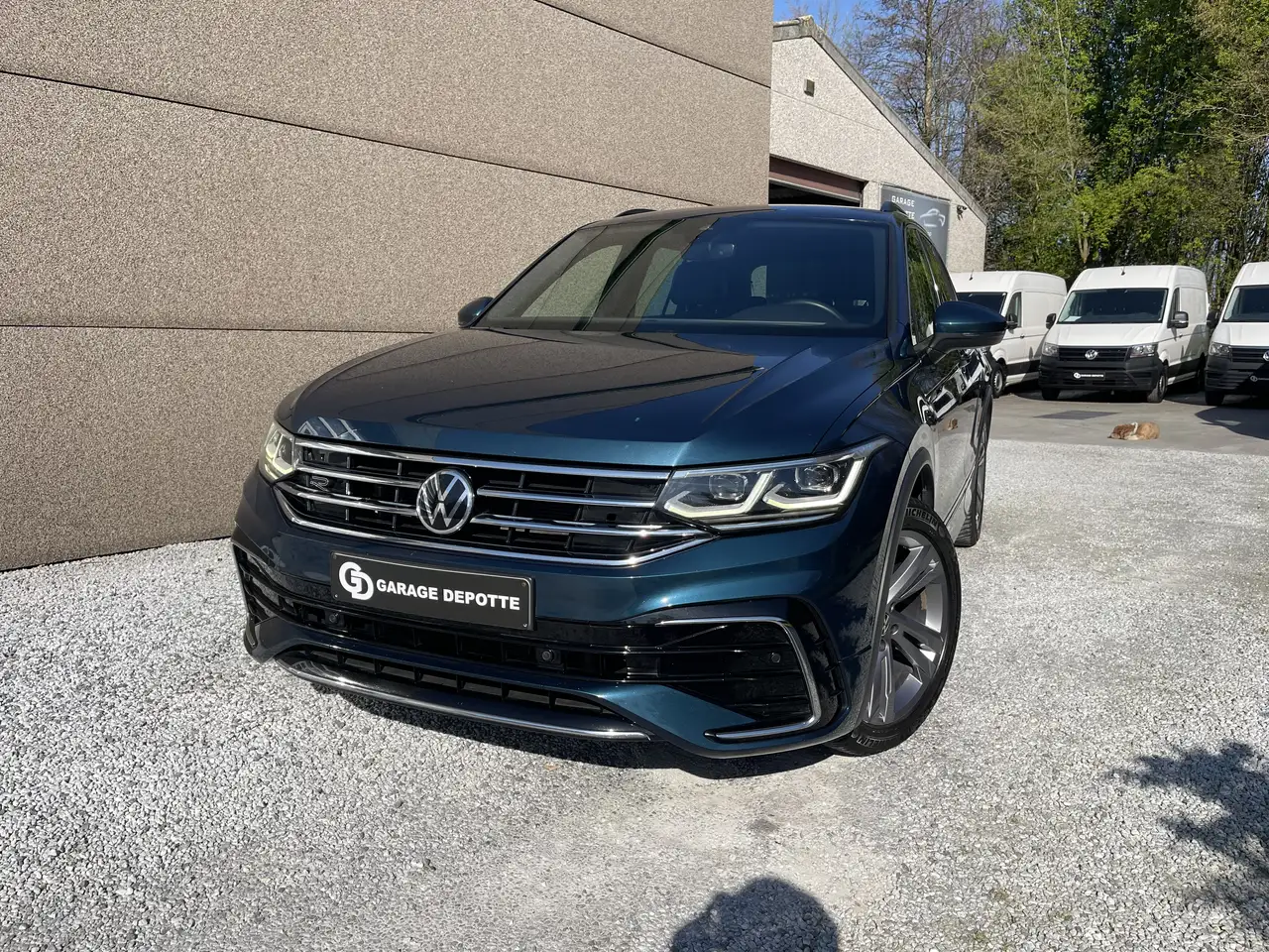 Volkswagen Tiguan - 1