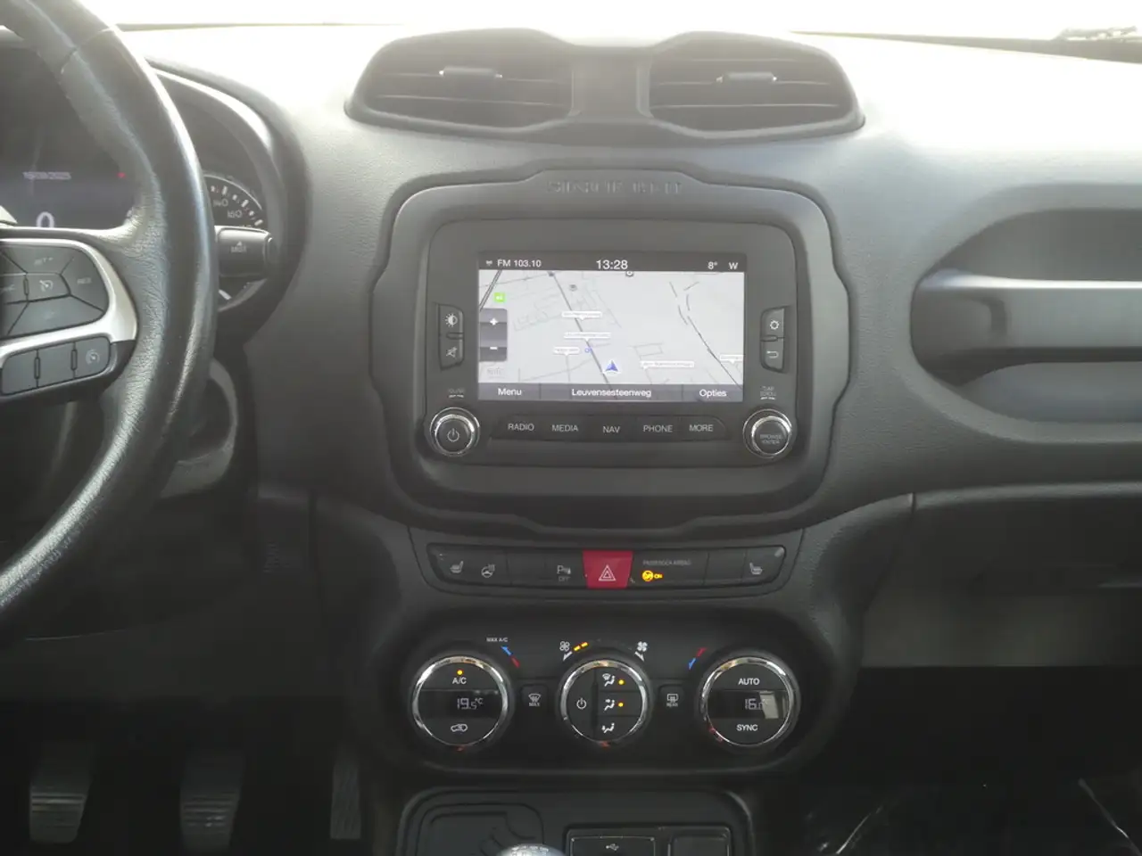 Jeep Renegade - 12