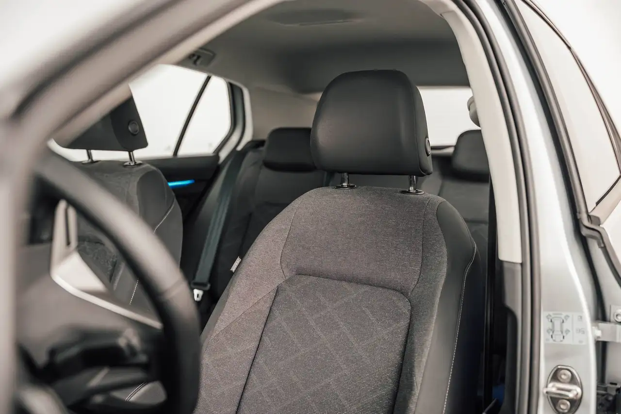 Volkswagen Golf - 10