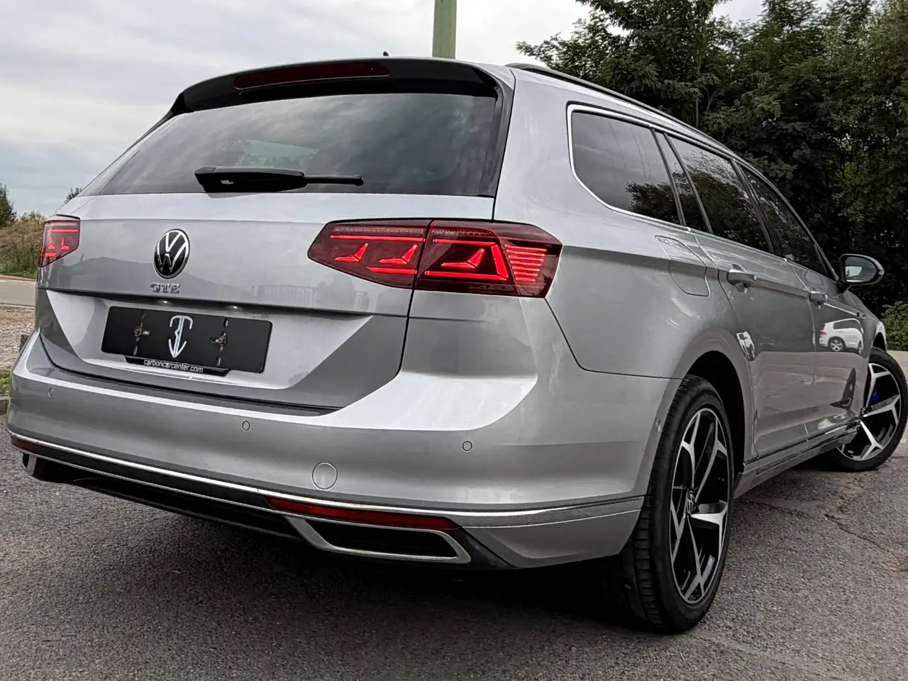 Volkswagen Passat - 11