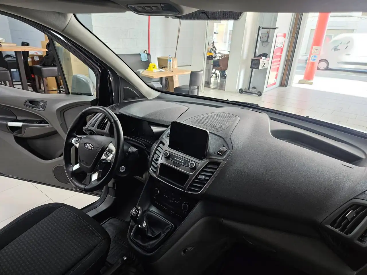 Ford Transit Connect - 9