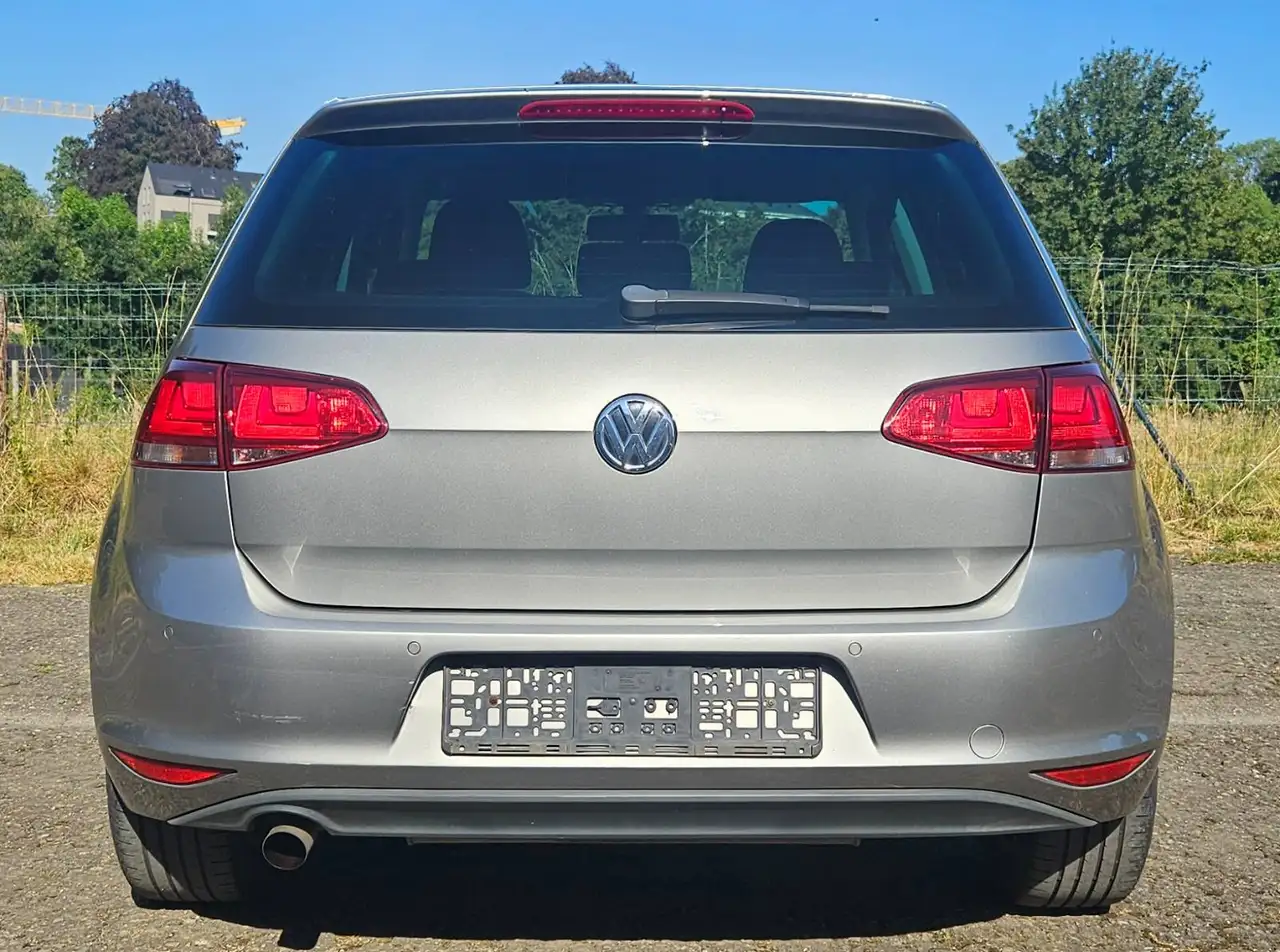 Volkswagen Golf - 6