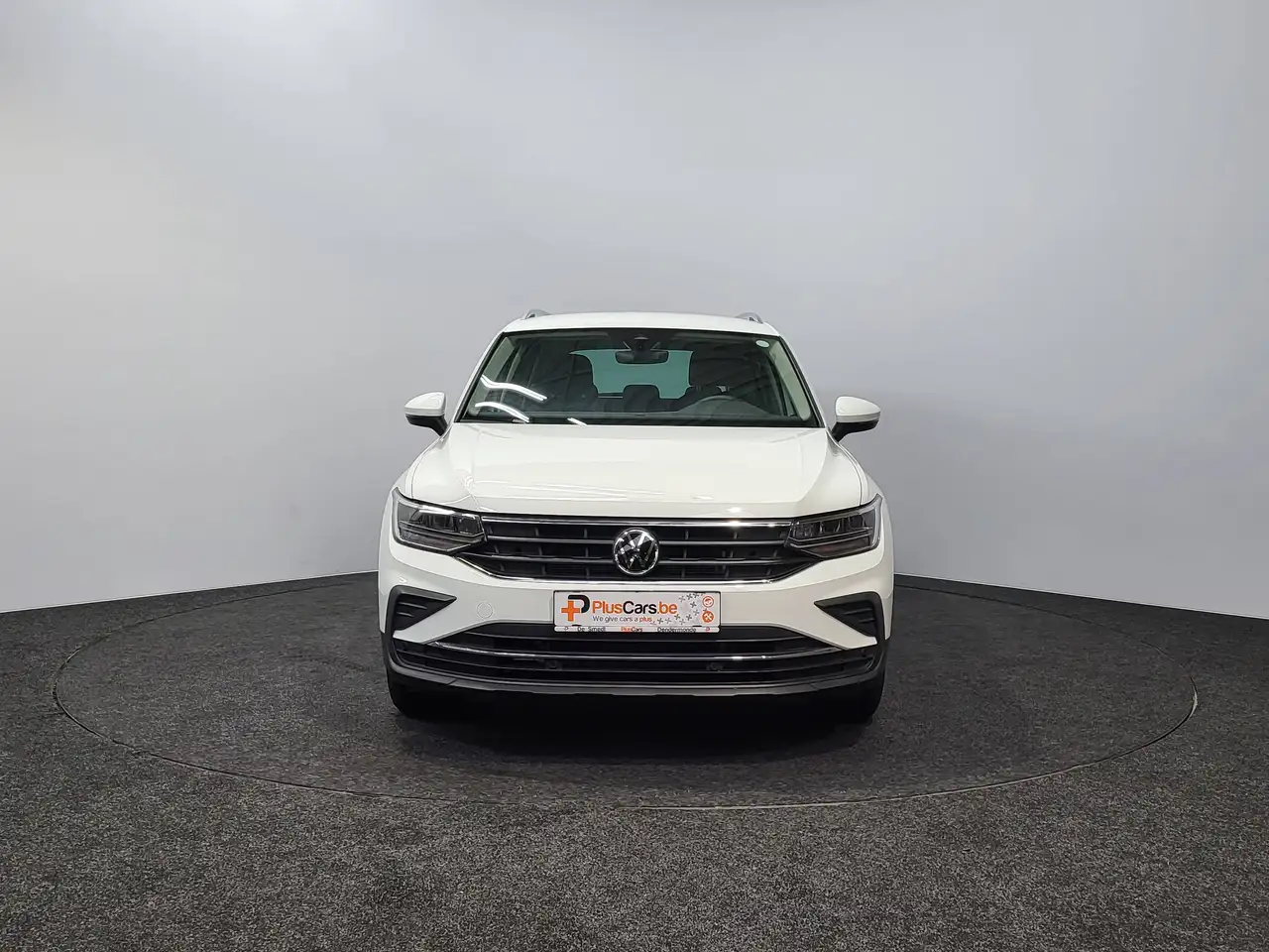 Volkswagen Tiguan - 2