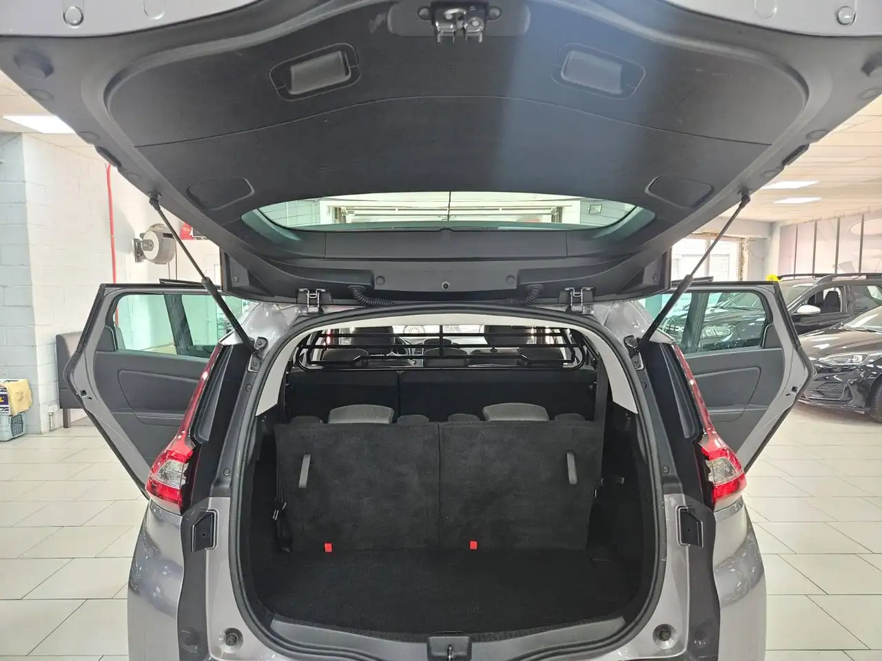 Renault Grand Scenic - 8