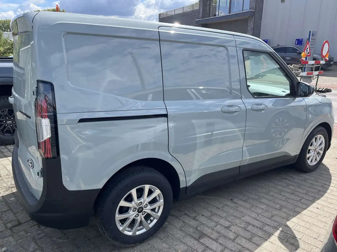 Ford Transit Courier - 4
