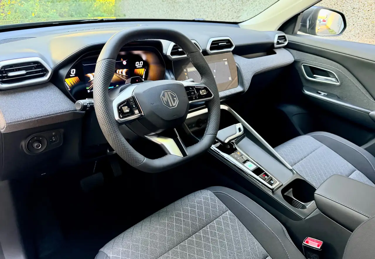 MG ZS - 11