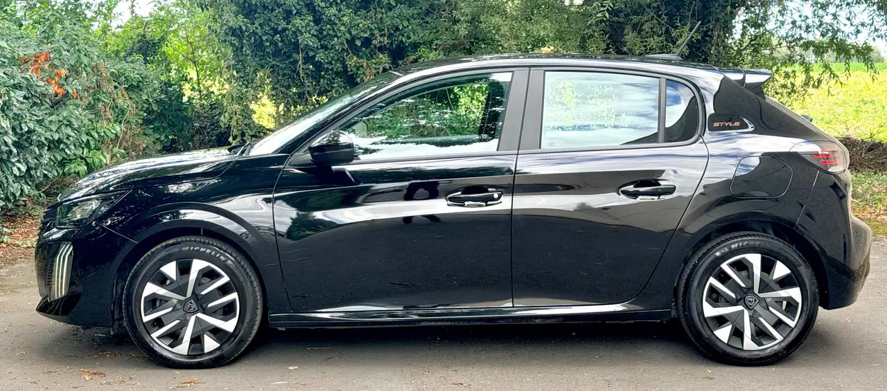 Peugeot 208 - 4