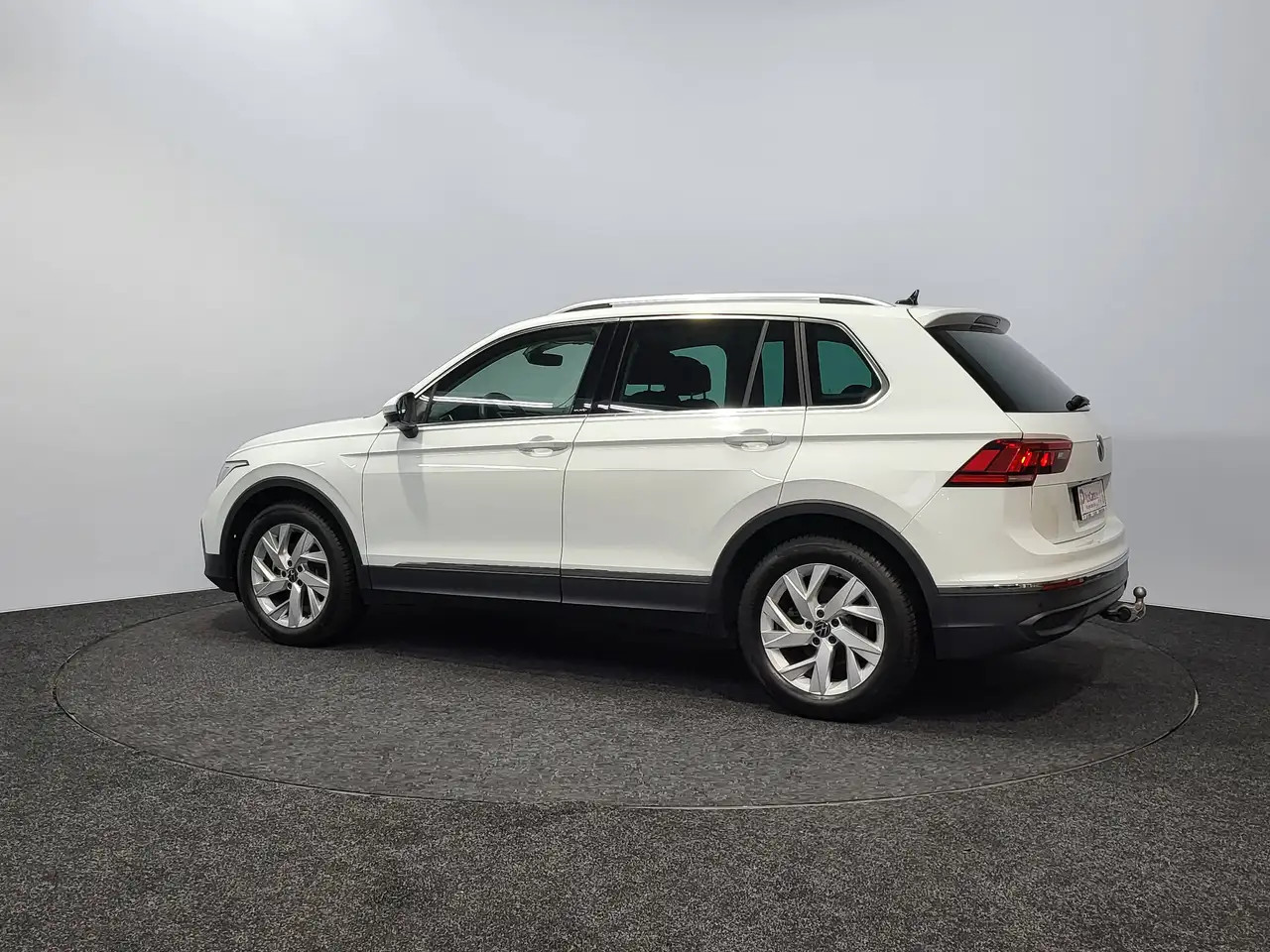 Volkswagen Tiguan - 4