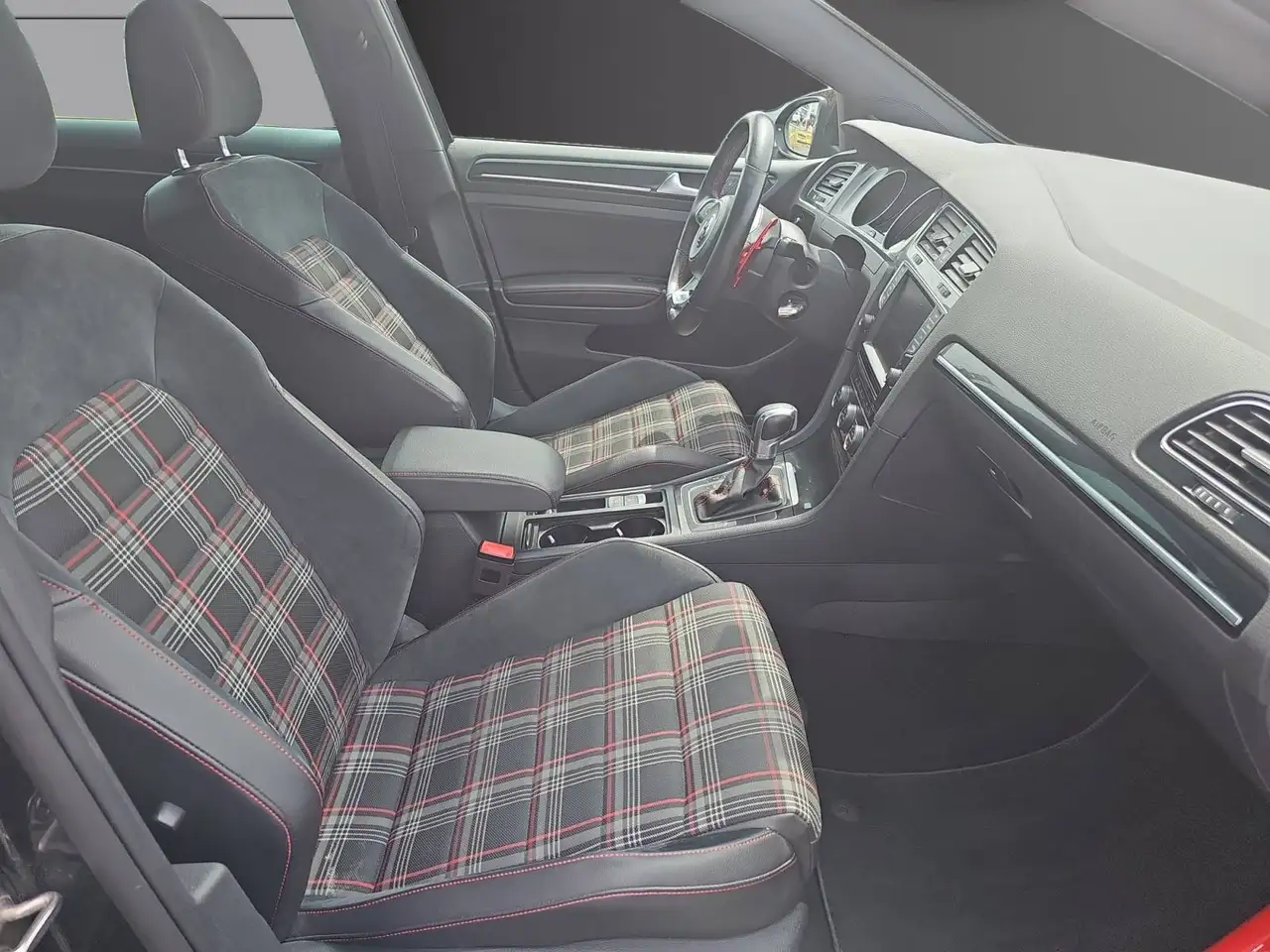 Volkswagen Golf GTI - 10