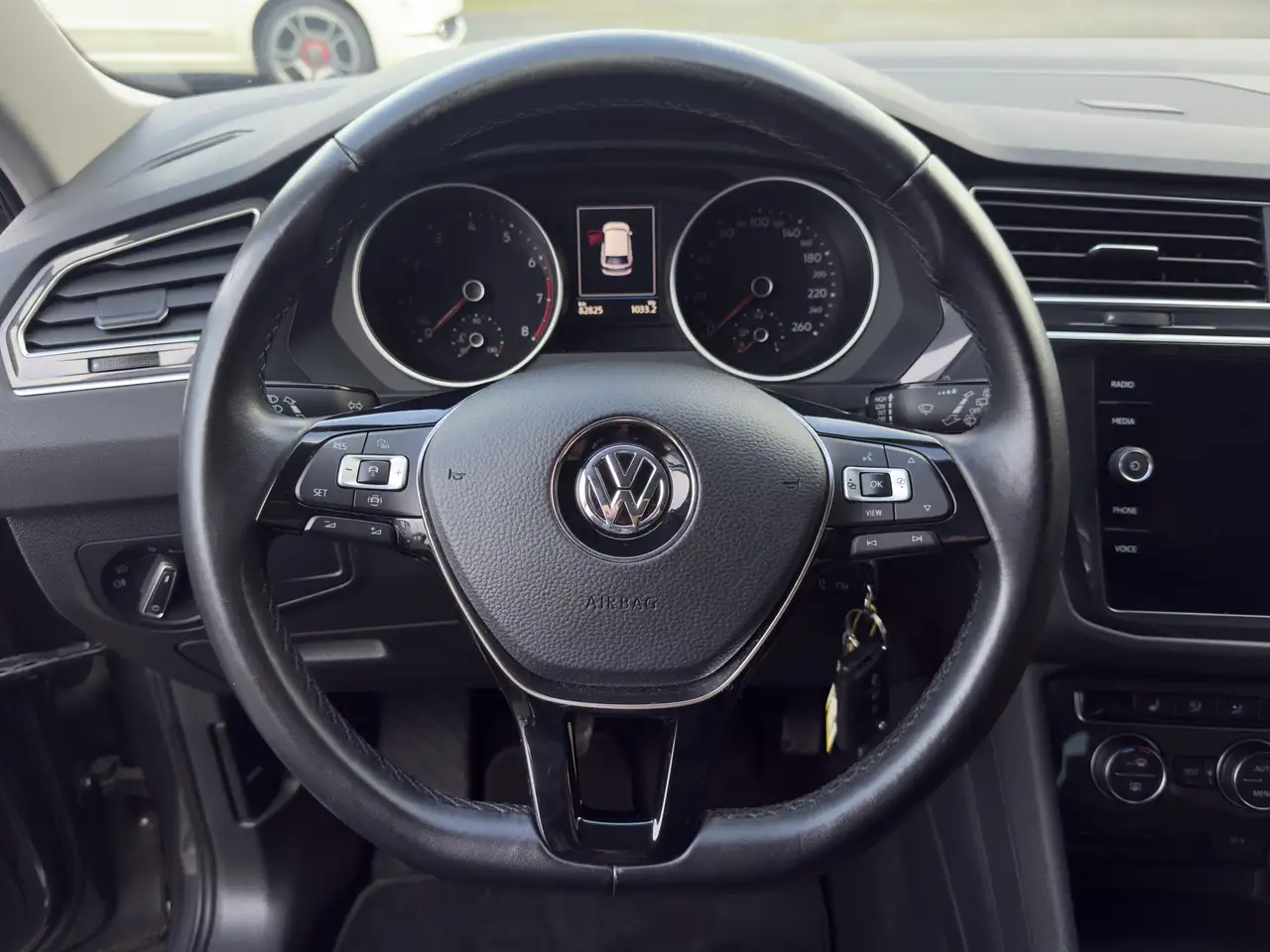Volkswagen Tiguan - 11