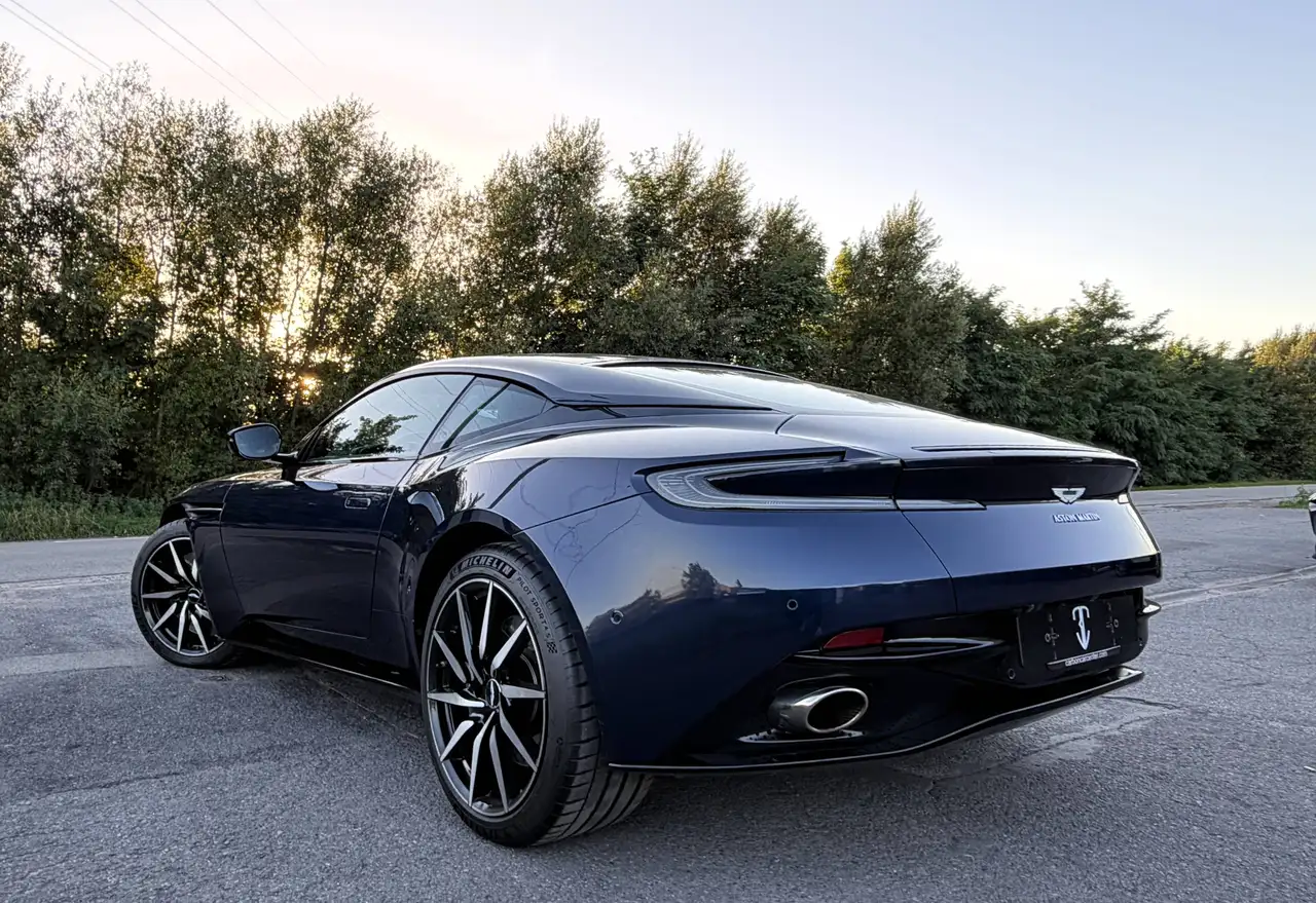 Aston Martin DB11 - 6