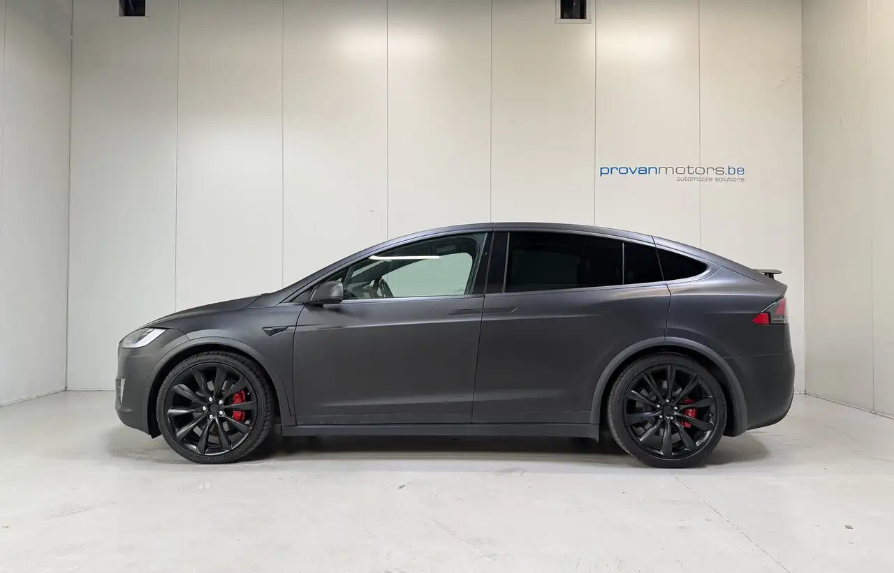 Tesla Model X - 8