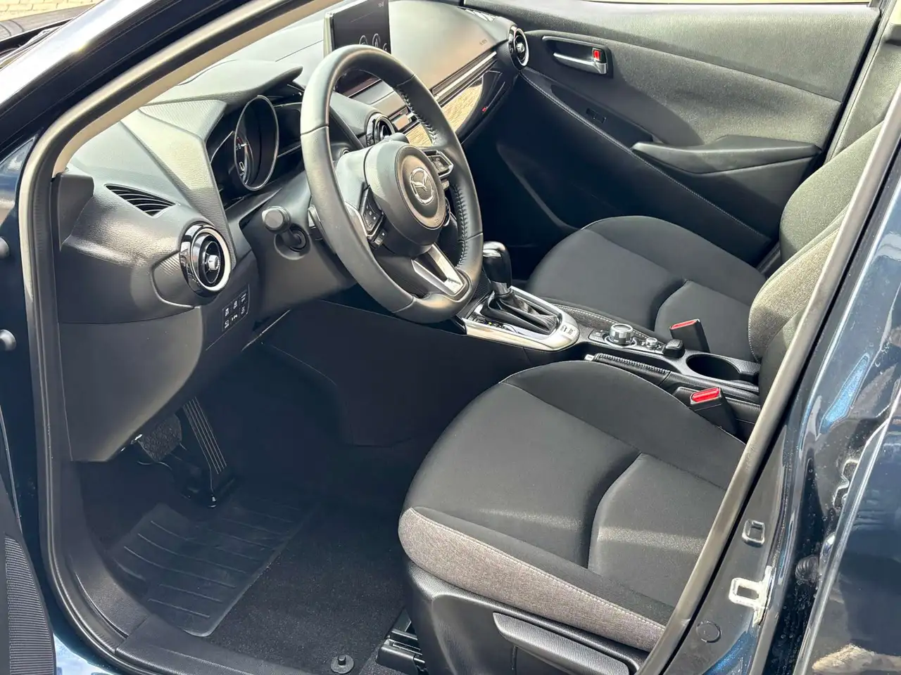 Mazda 2 - 10