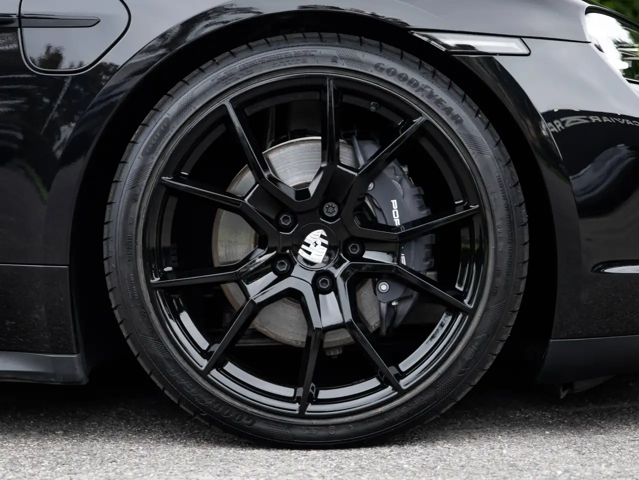 Porsche Taycan - 10