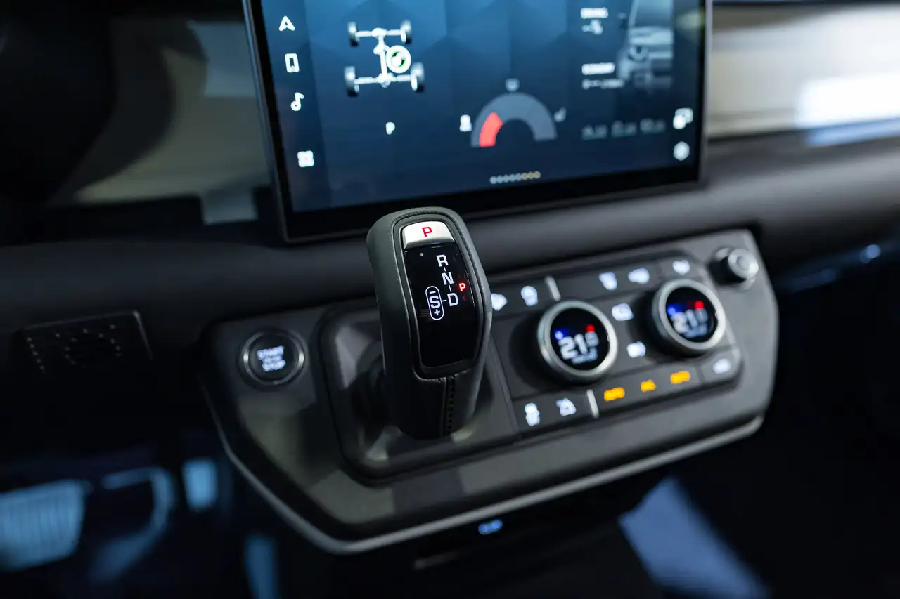 Land Rover Defender - 8