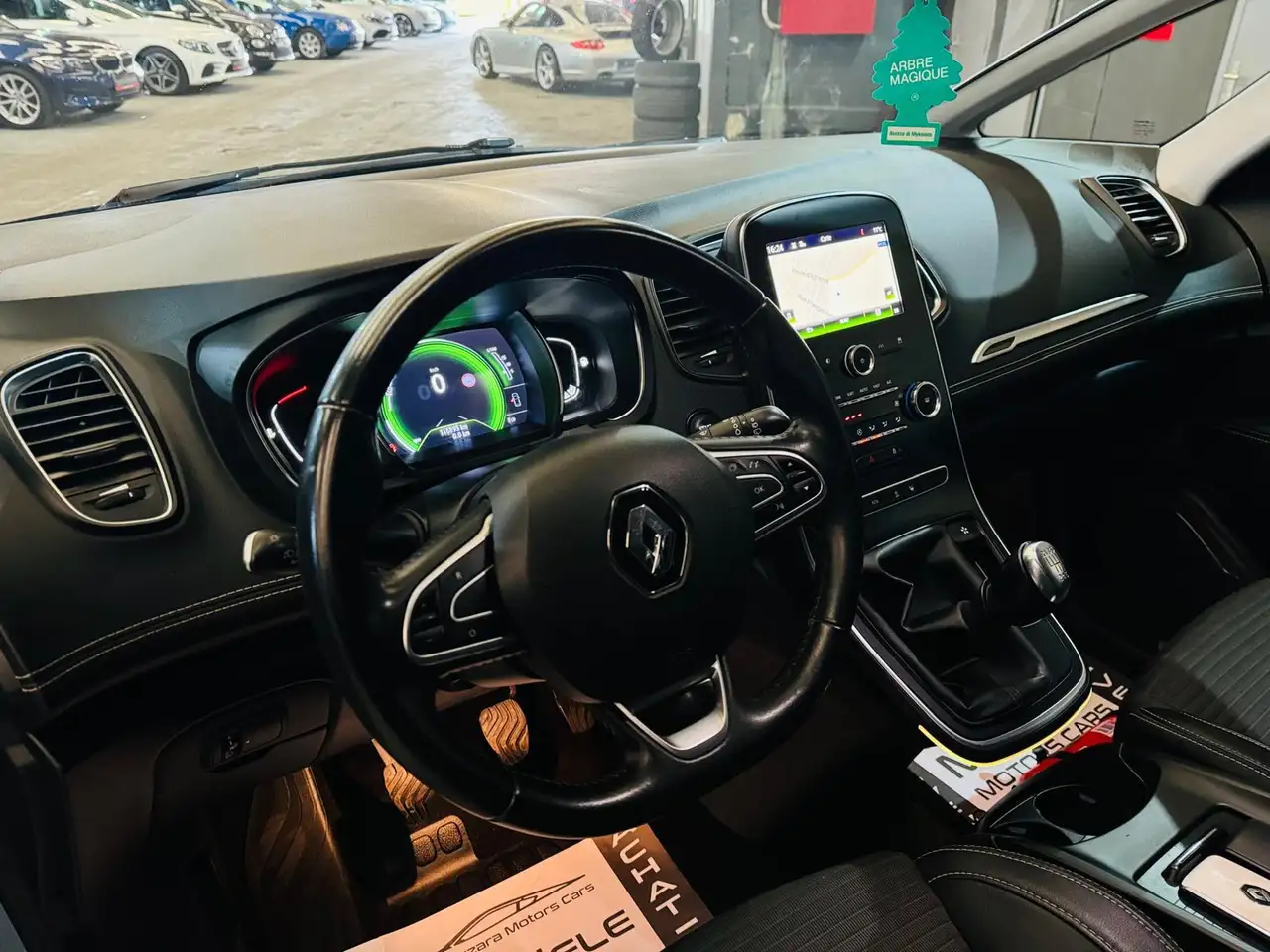 Renault Grand Scenic - 19