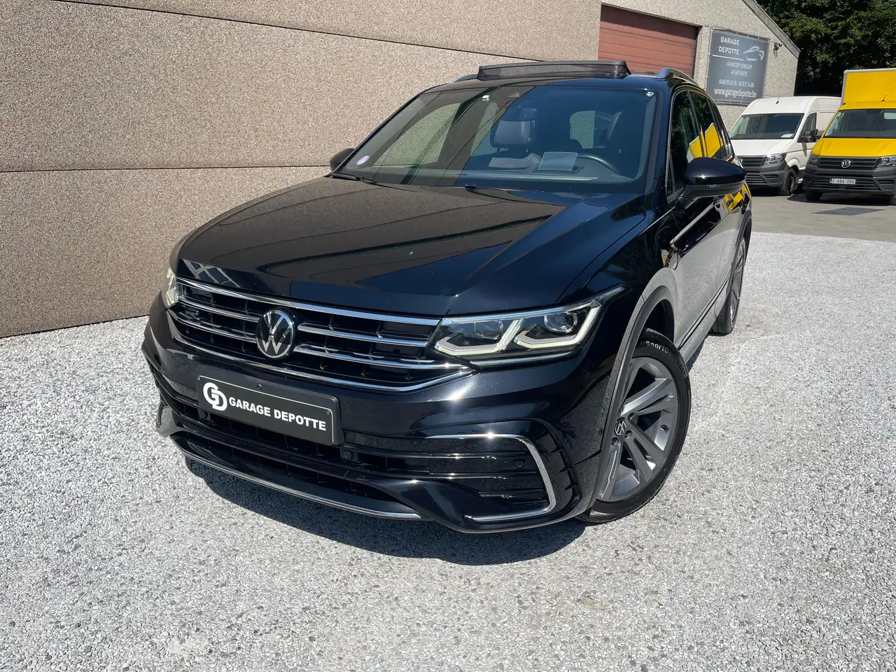 Volkswagen Tiguan - 1