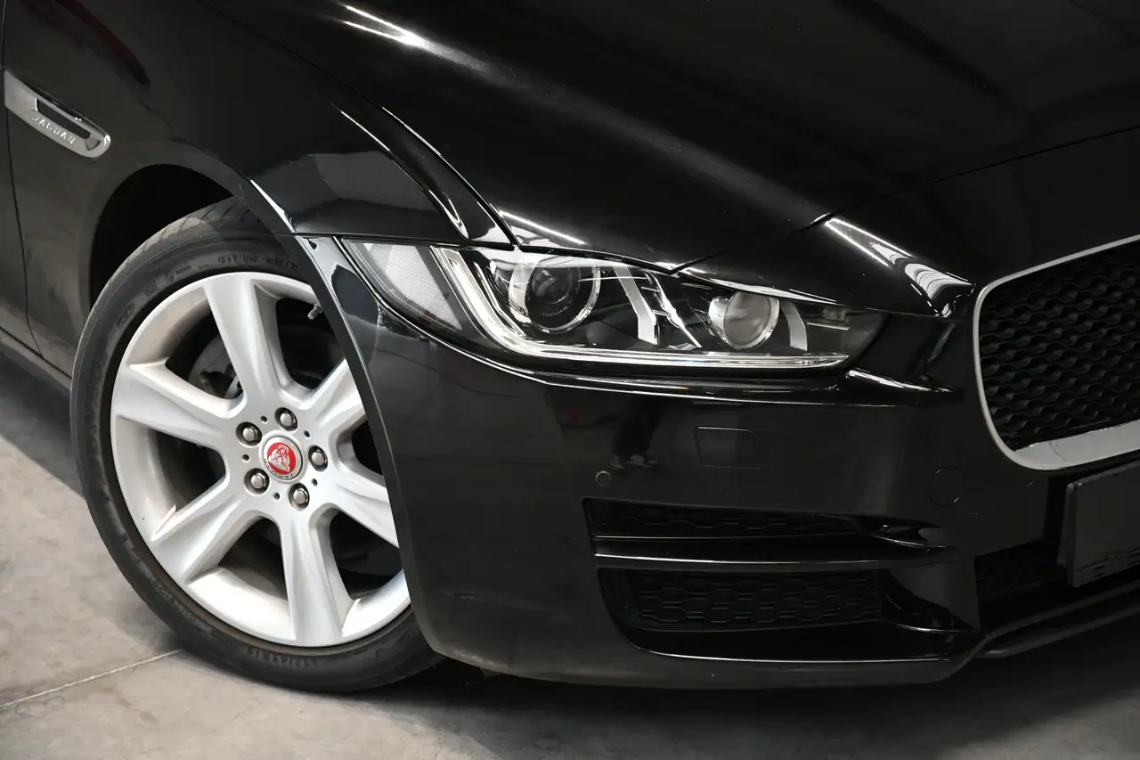 Jaguar XE - 11