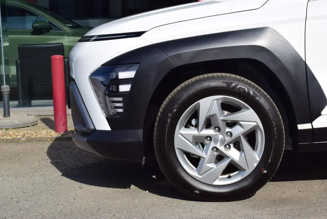 Hyundai KONA - 11