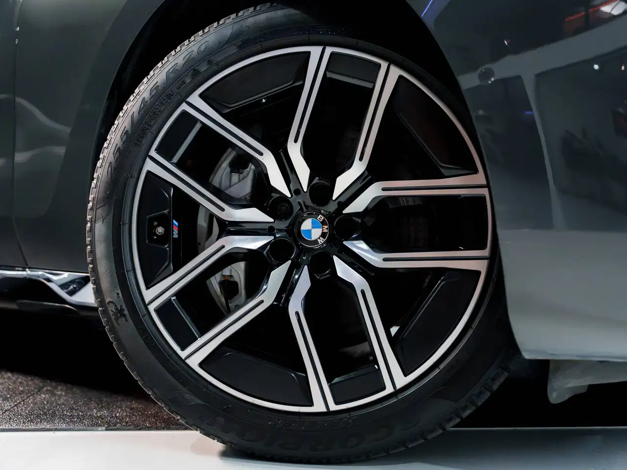BMW i7 - 10