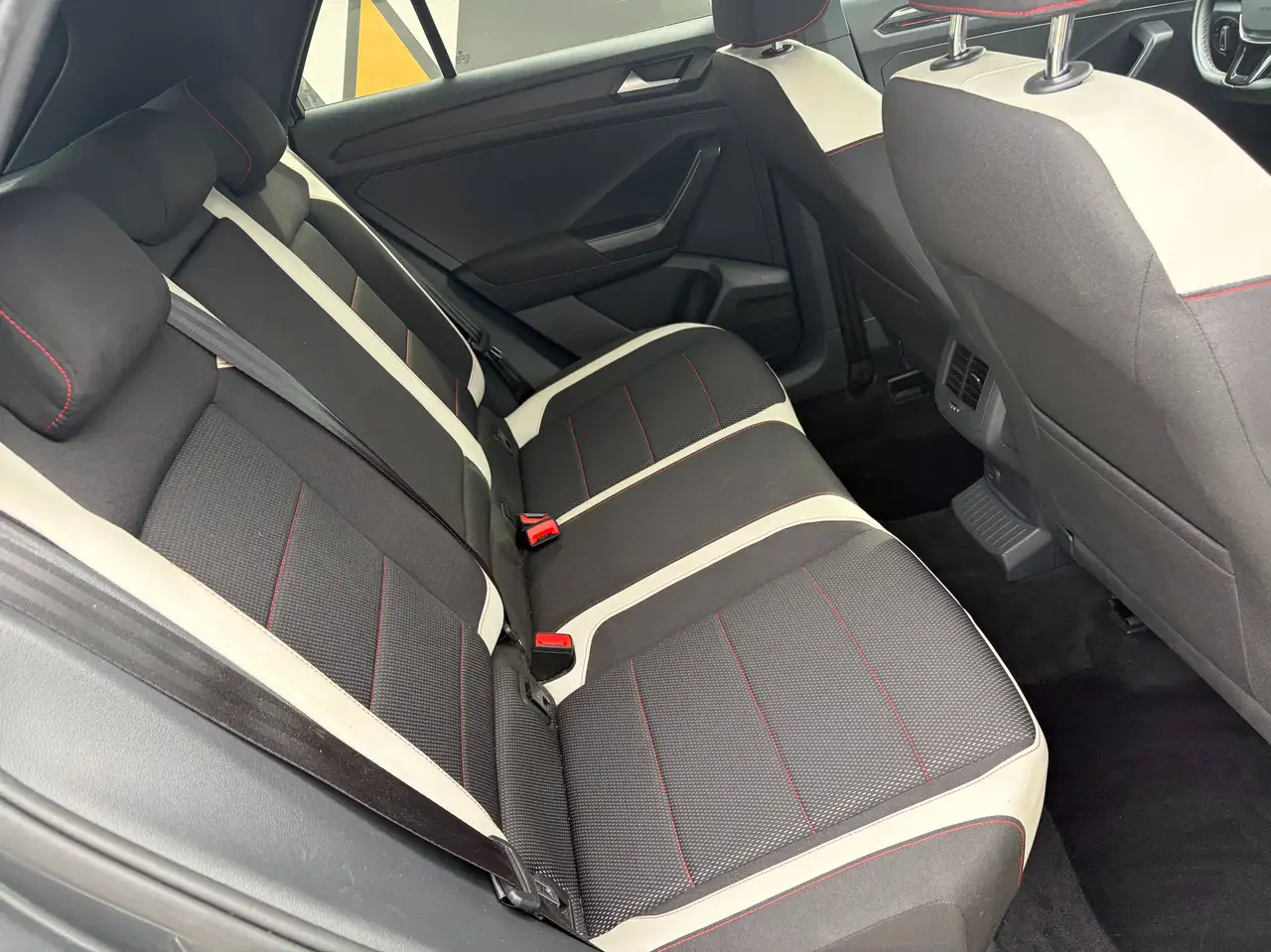 Volkswagen T-Roc - 8