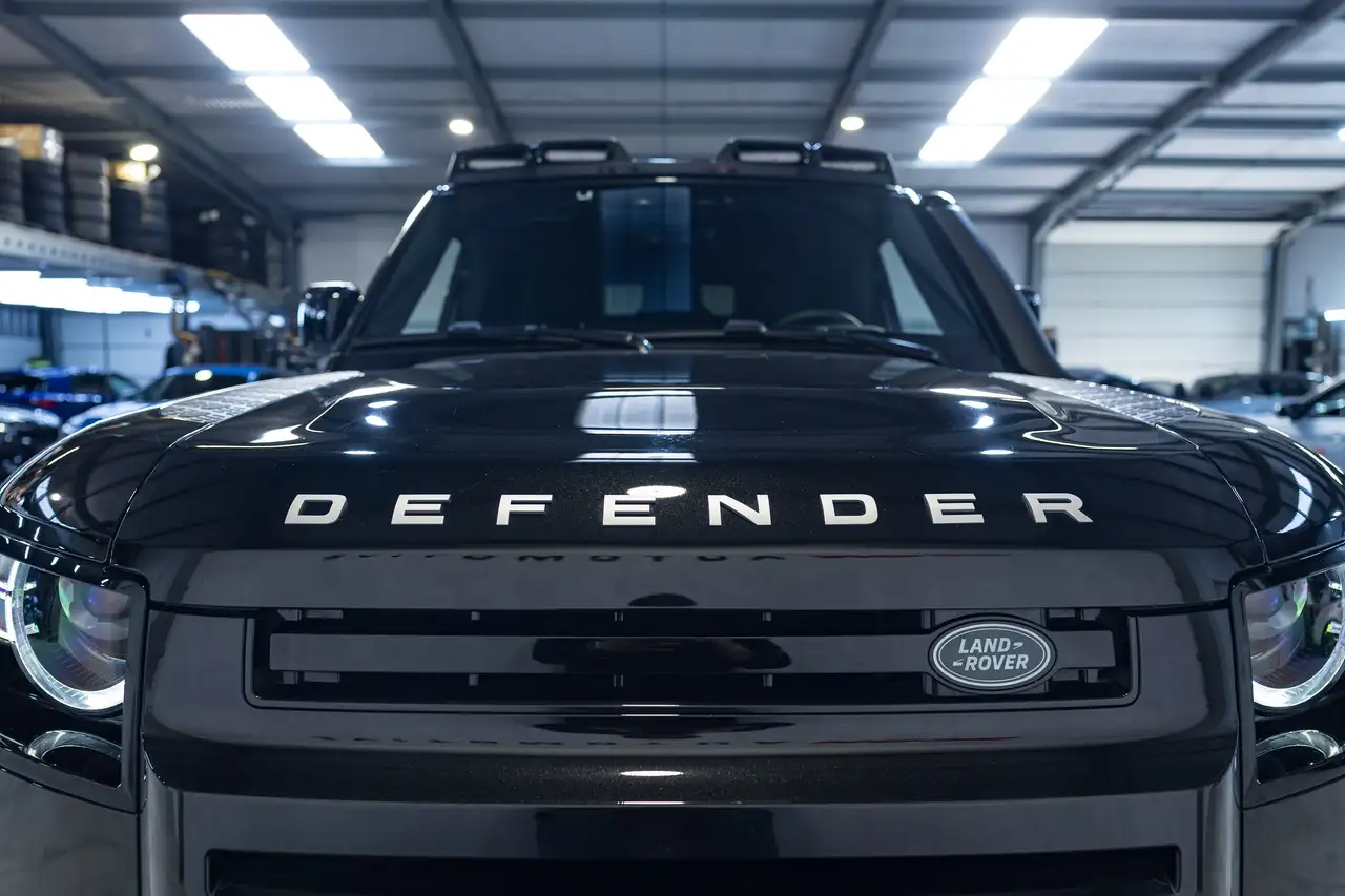 Land Rover Defender - 11