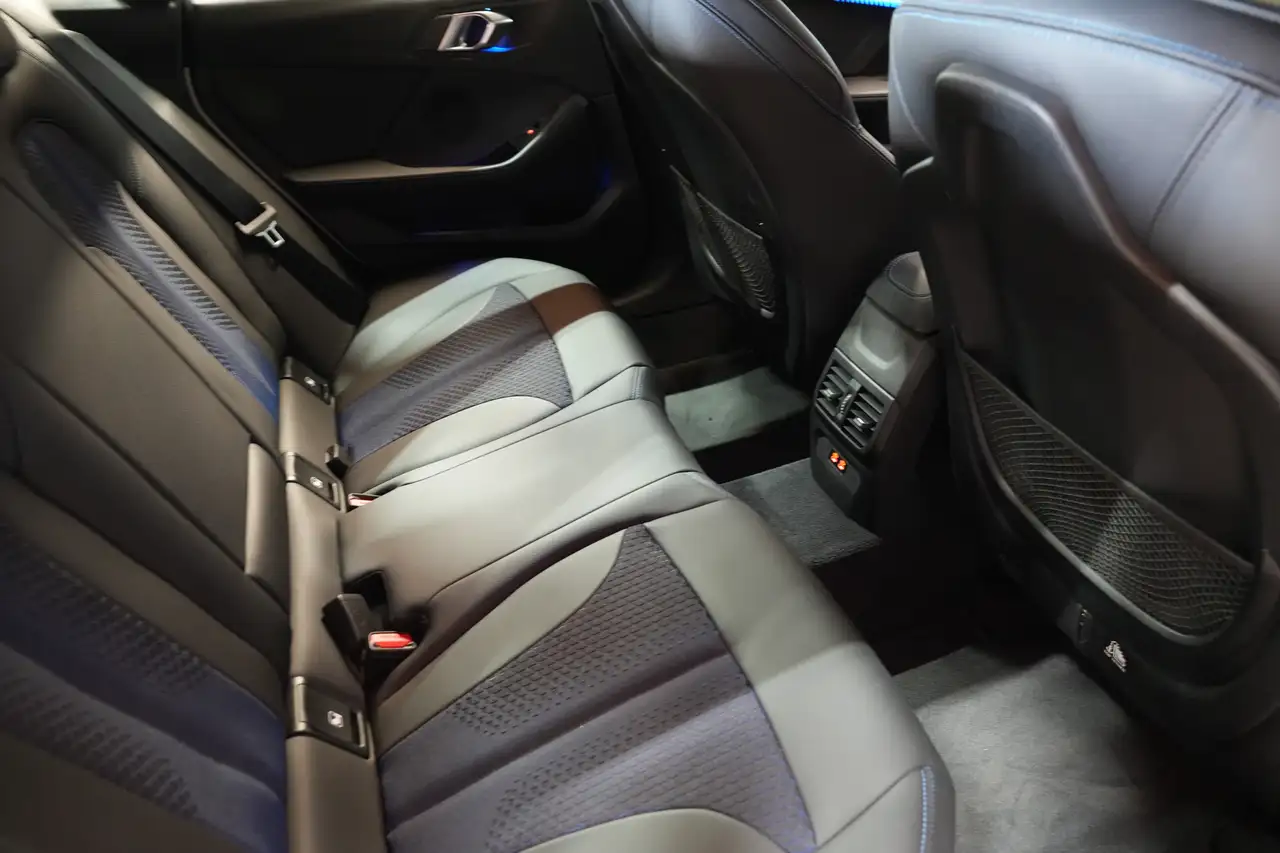 BMW 218 - 10