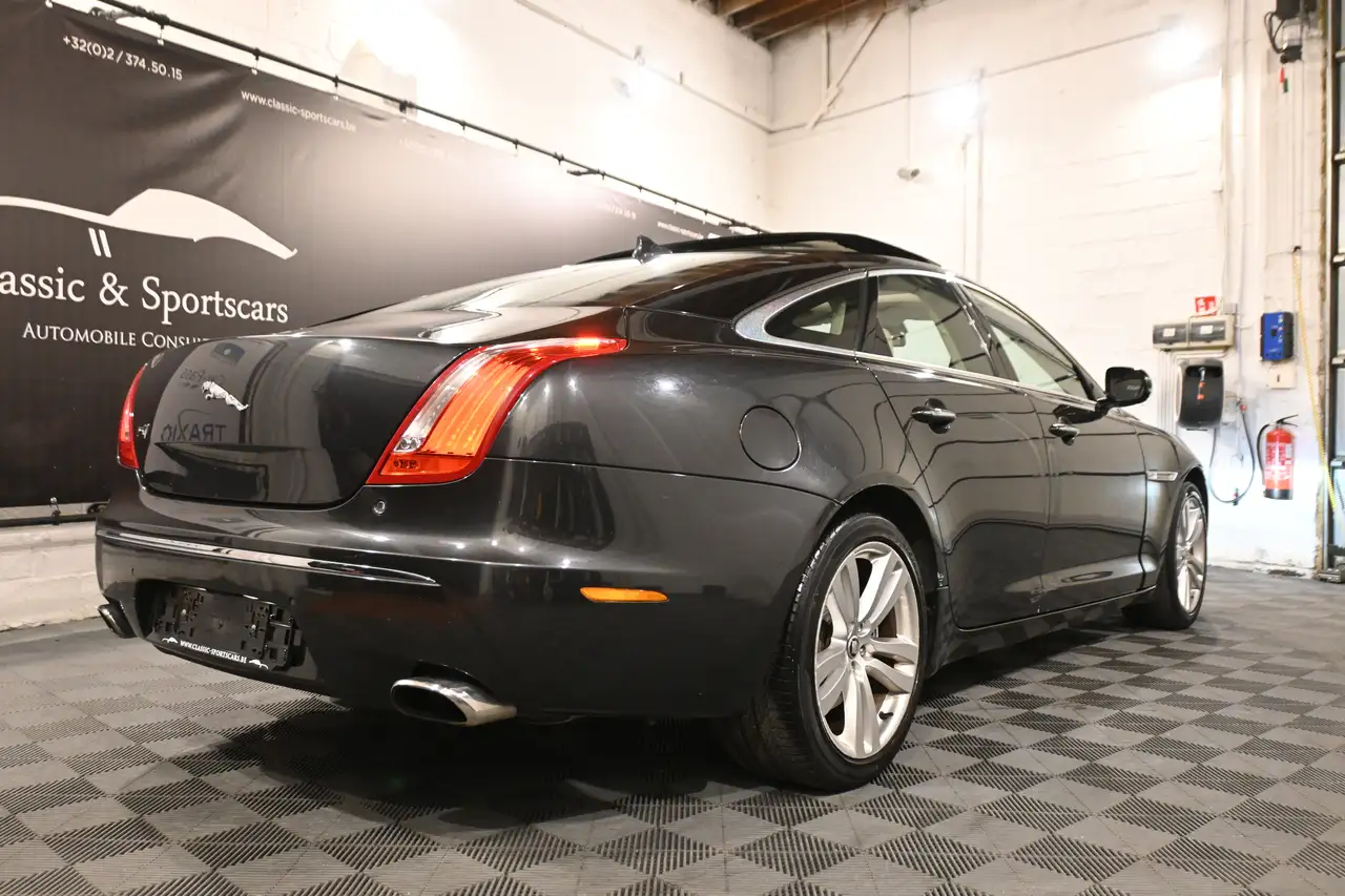 Jaguar XJ - 7