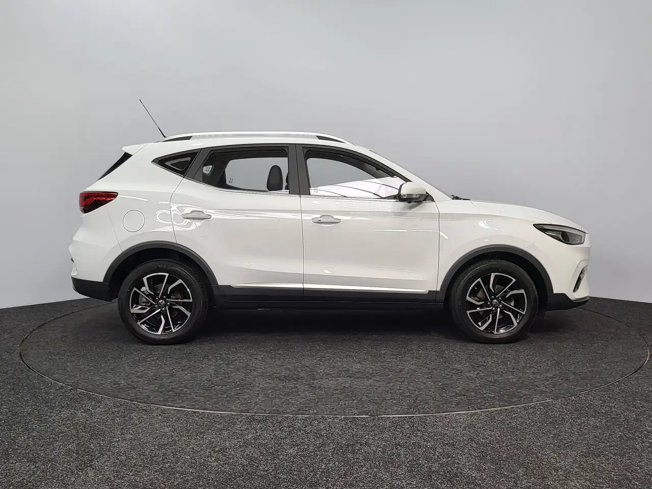 MG ZS - 7