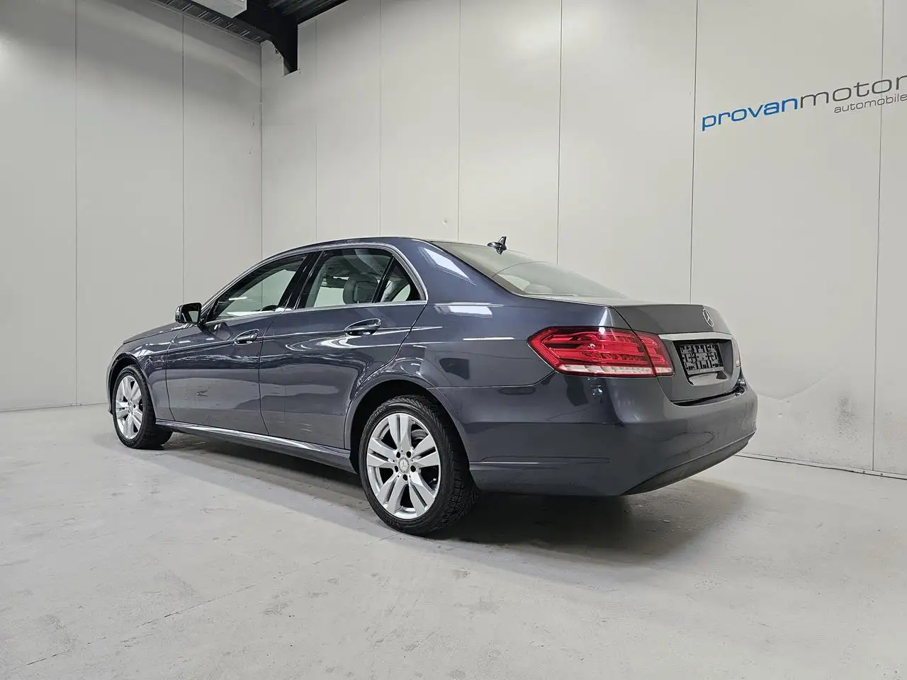 Mercedes-Benz E 200 - 6