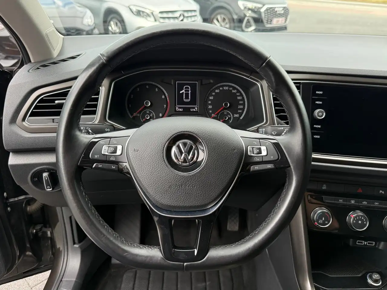 Volkswagen T-Roc - 8