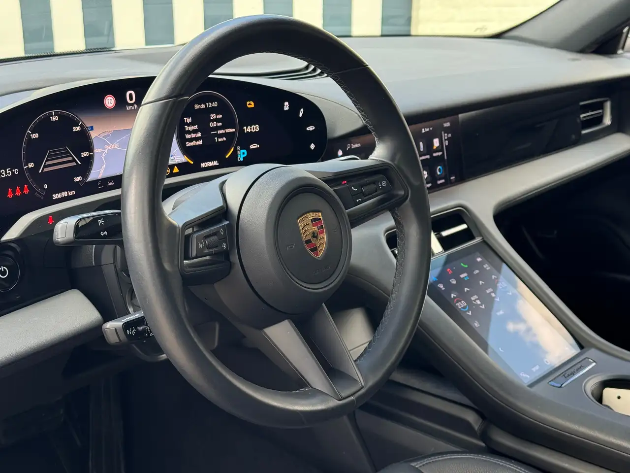 Porsche Taycan - 9