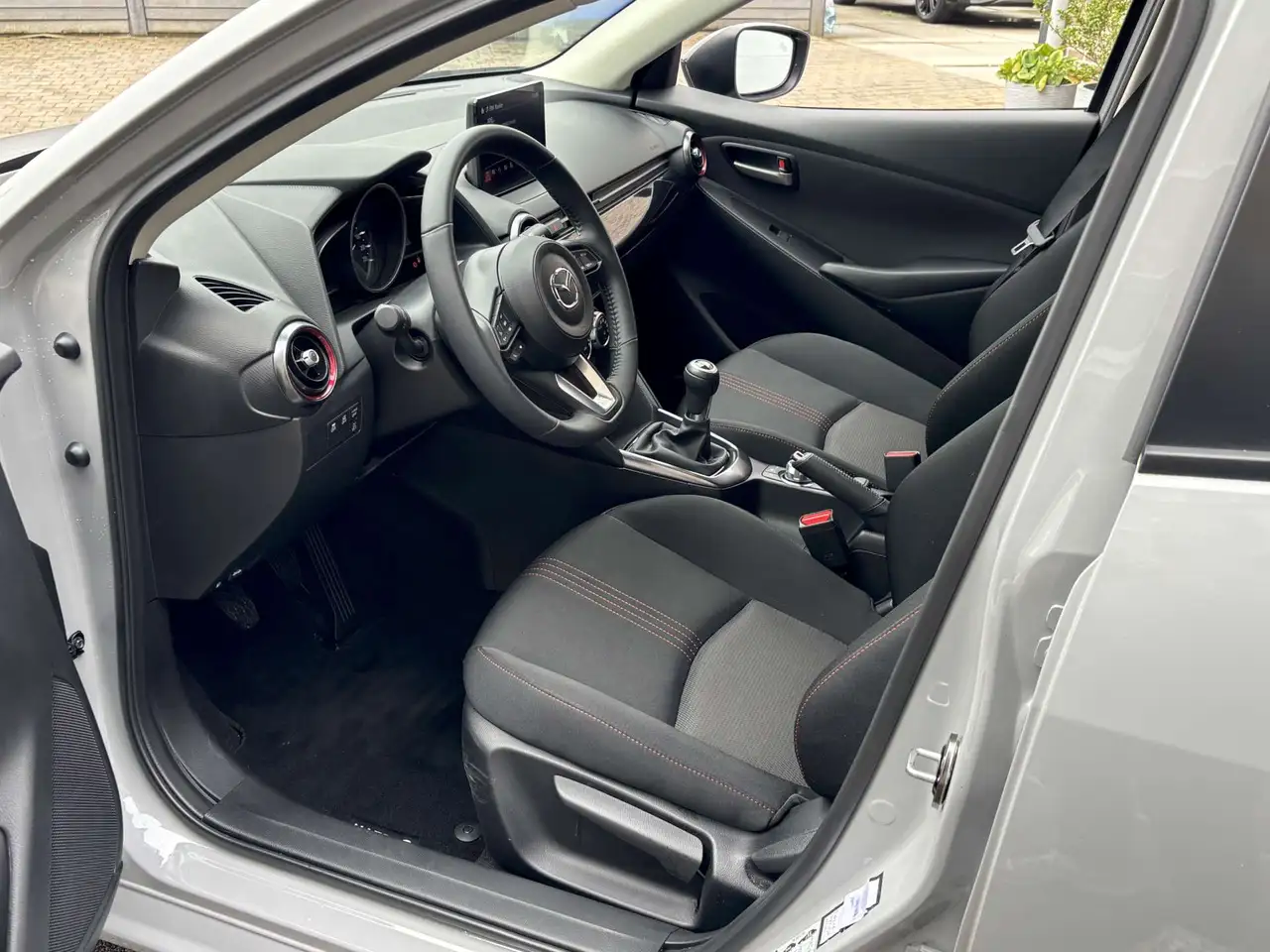Mazda 2 - 10