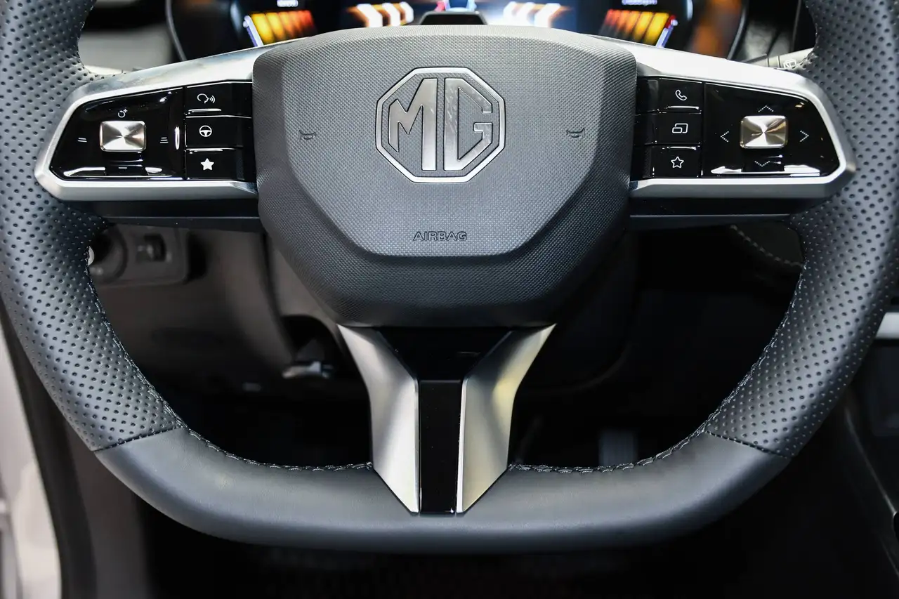 MG ZS - 23