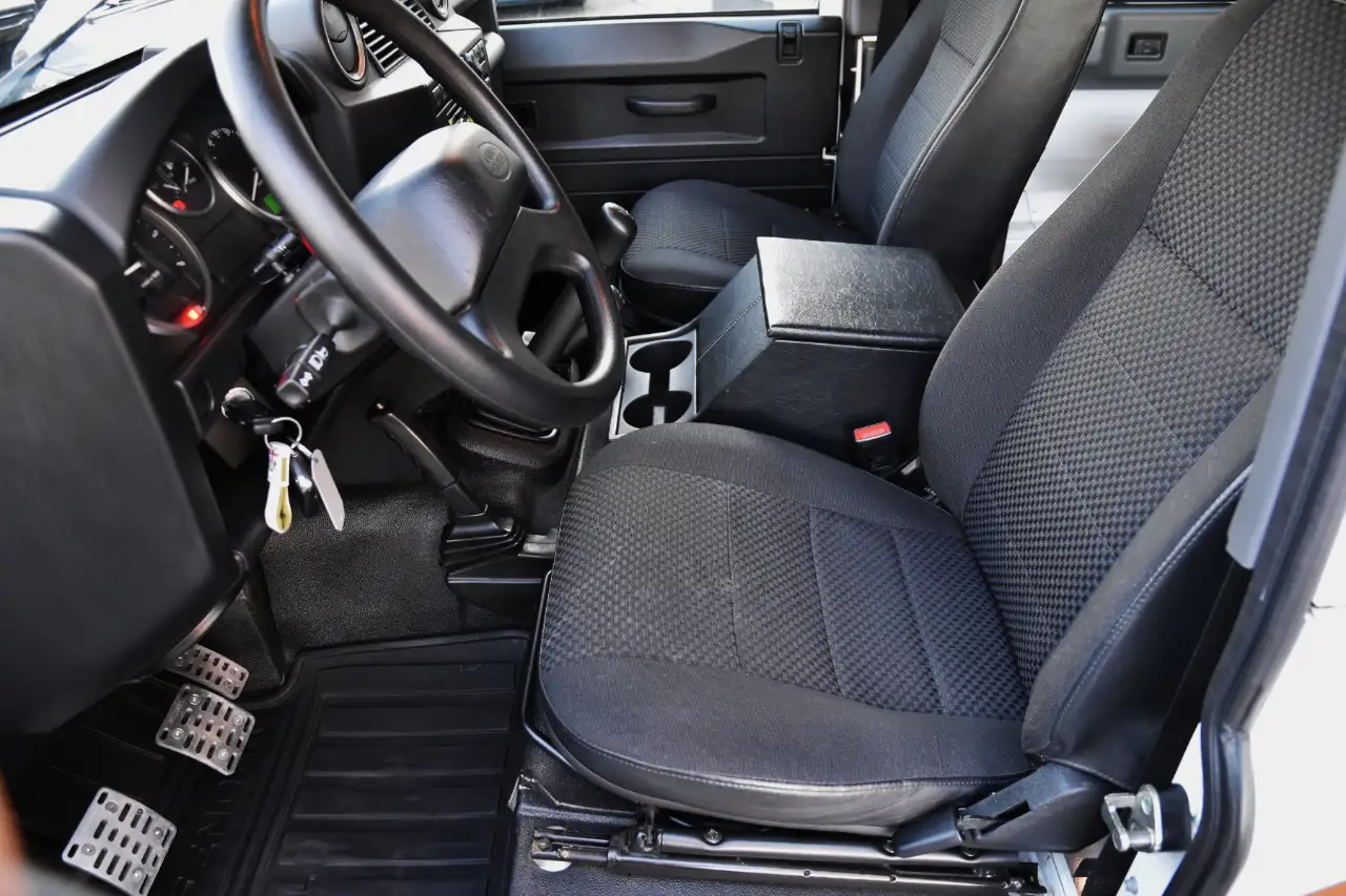 Land Rover Defender - 5