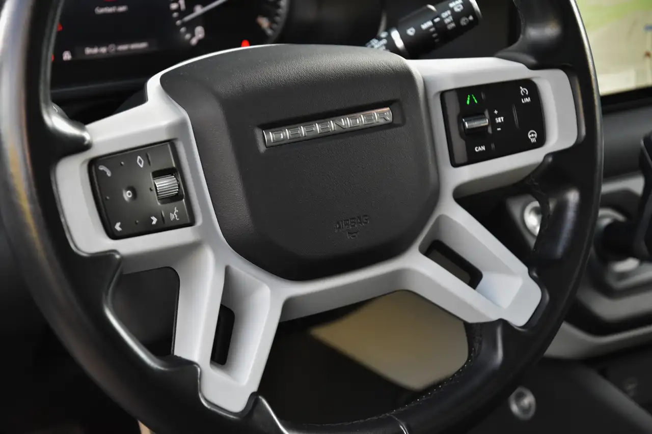 Land Rover Defender - 11