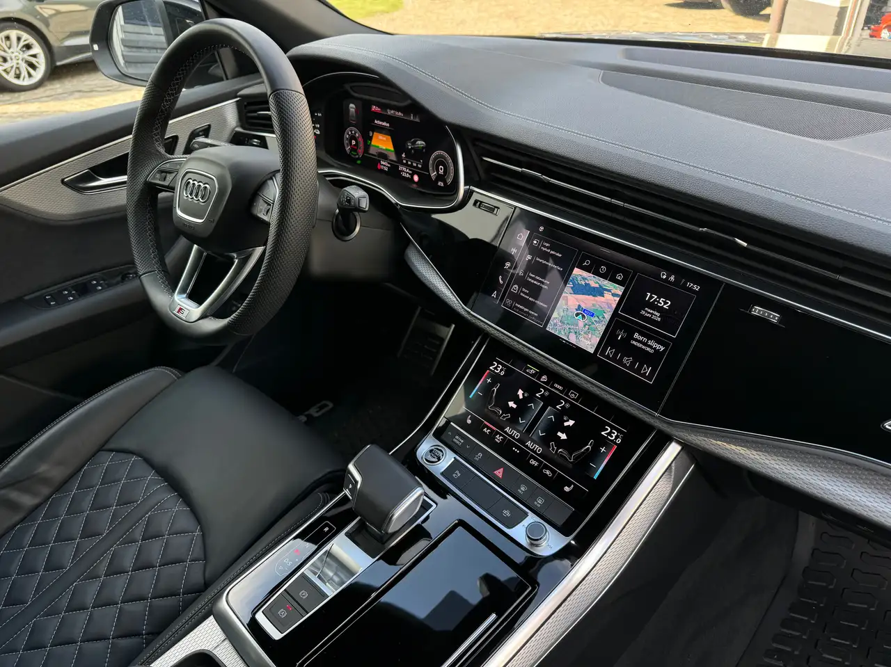 Audi Q8 - 10
