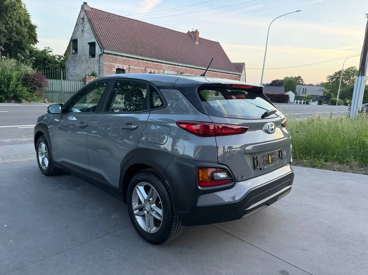 Hyundai KONA - 5