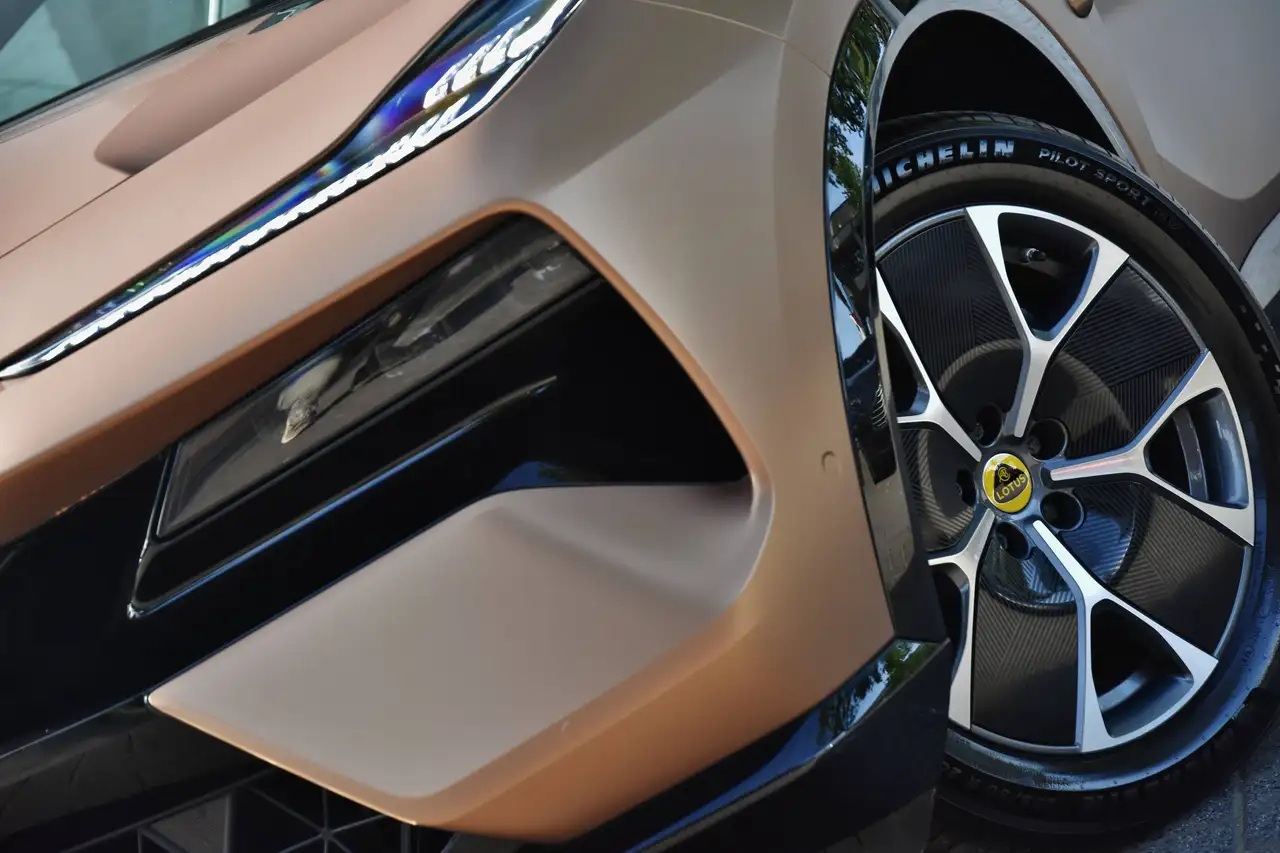 Lotus Eletre - 7