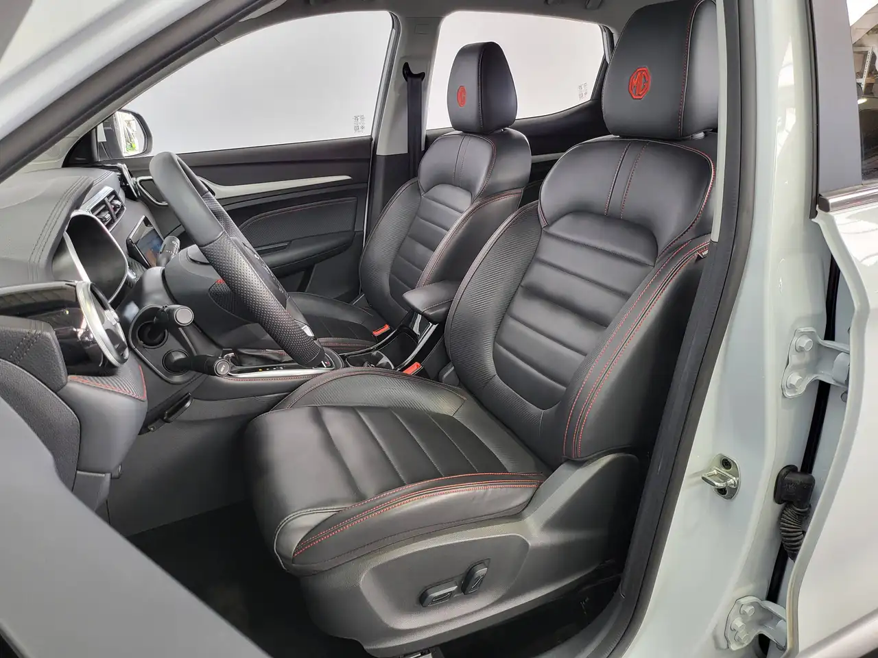 MG ZS - 12