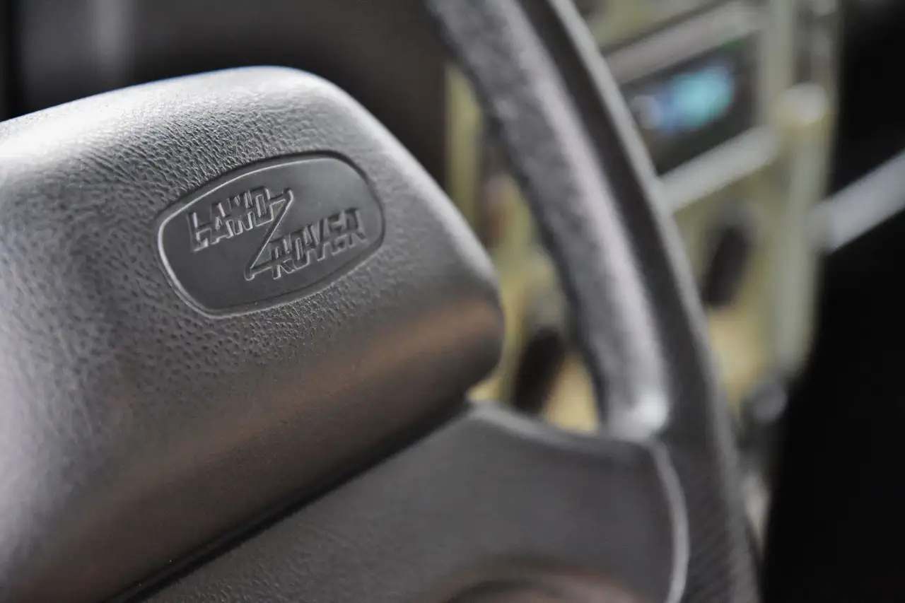Land Rover Defender - 11
