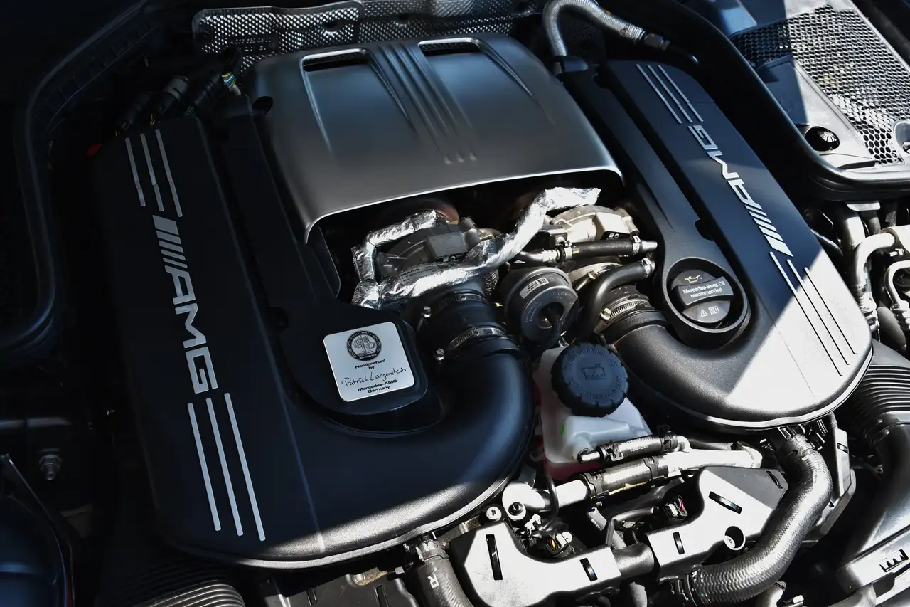 Mercedes-Benz C 63 AMG - 6