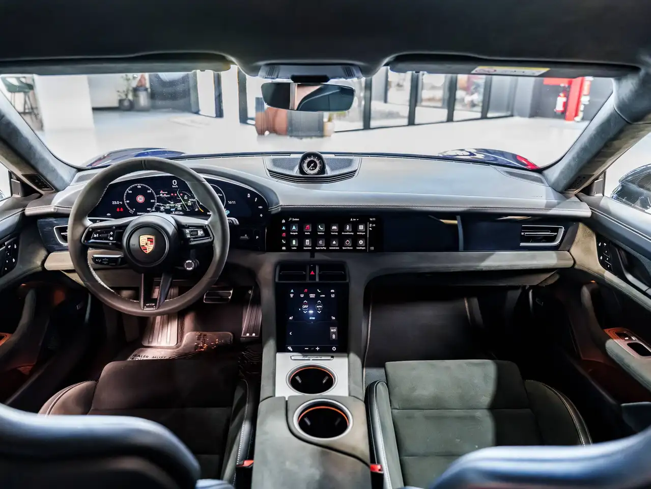 Porsche Taycan - 11