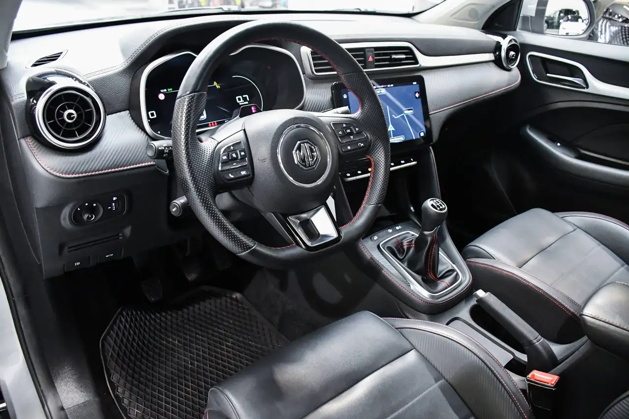 MG ZS - 8