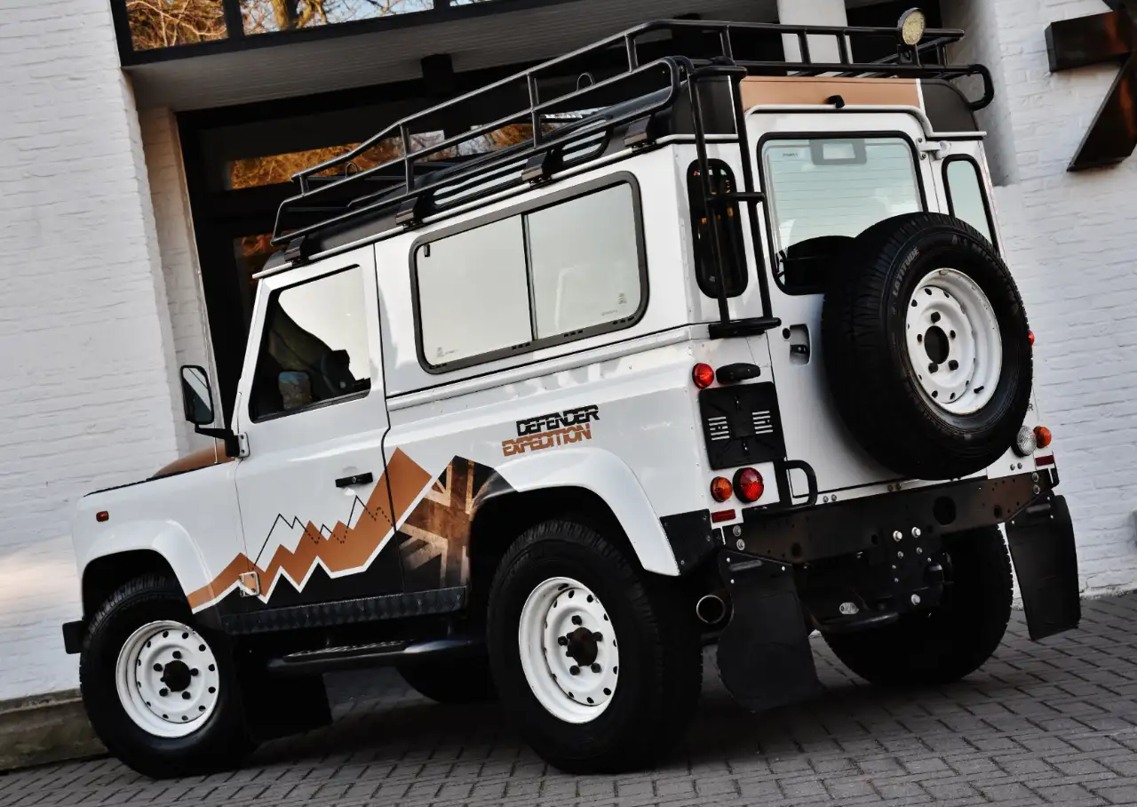 Land Rover Defender - 8