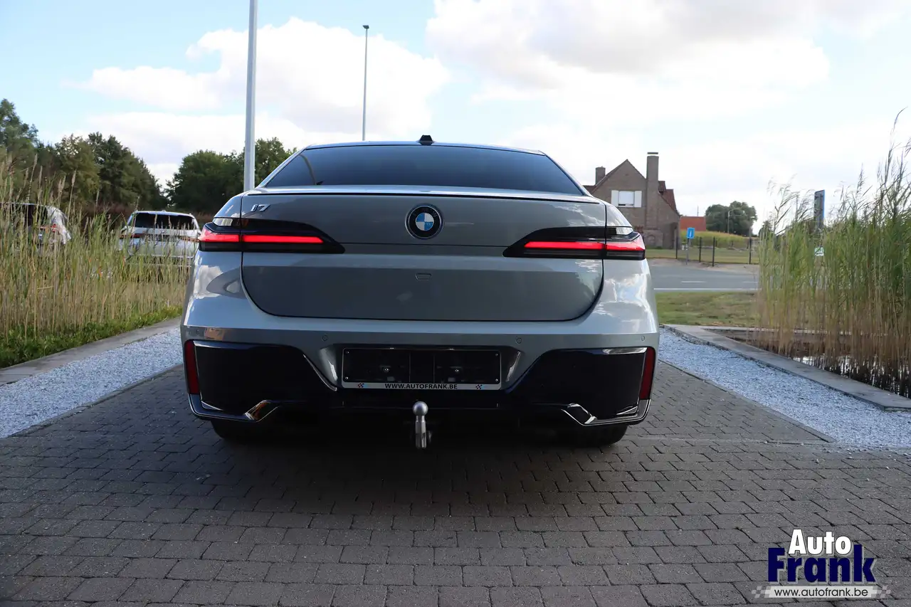 BMW i7 - 6