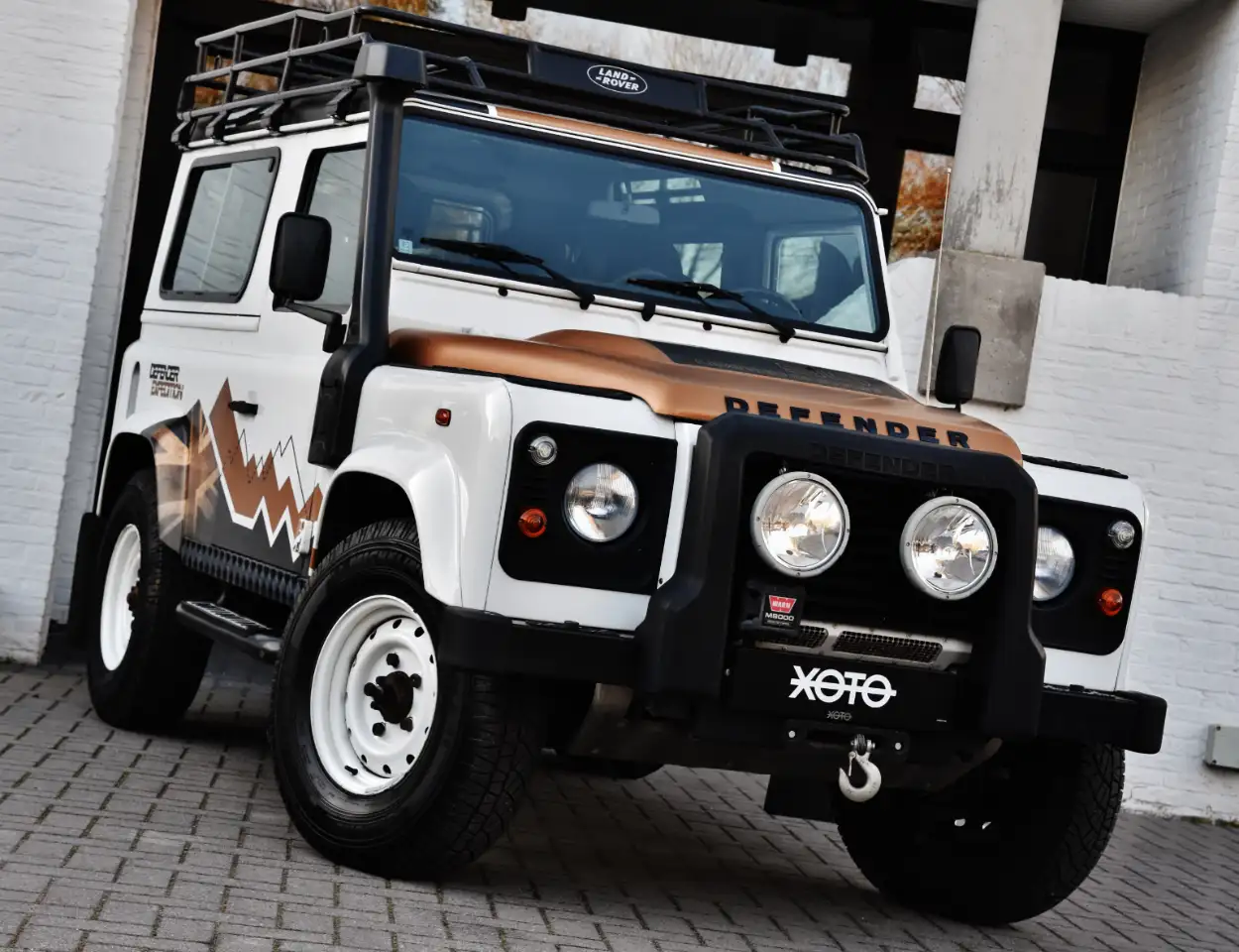 Land Rover Defender - 2