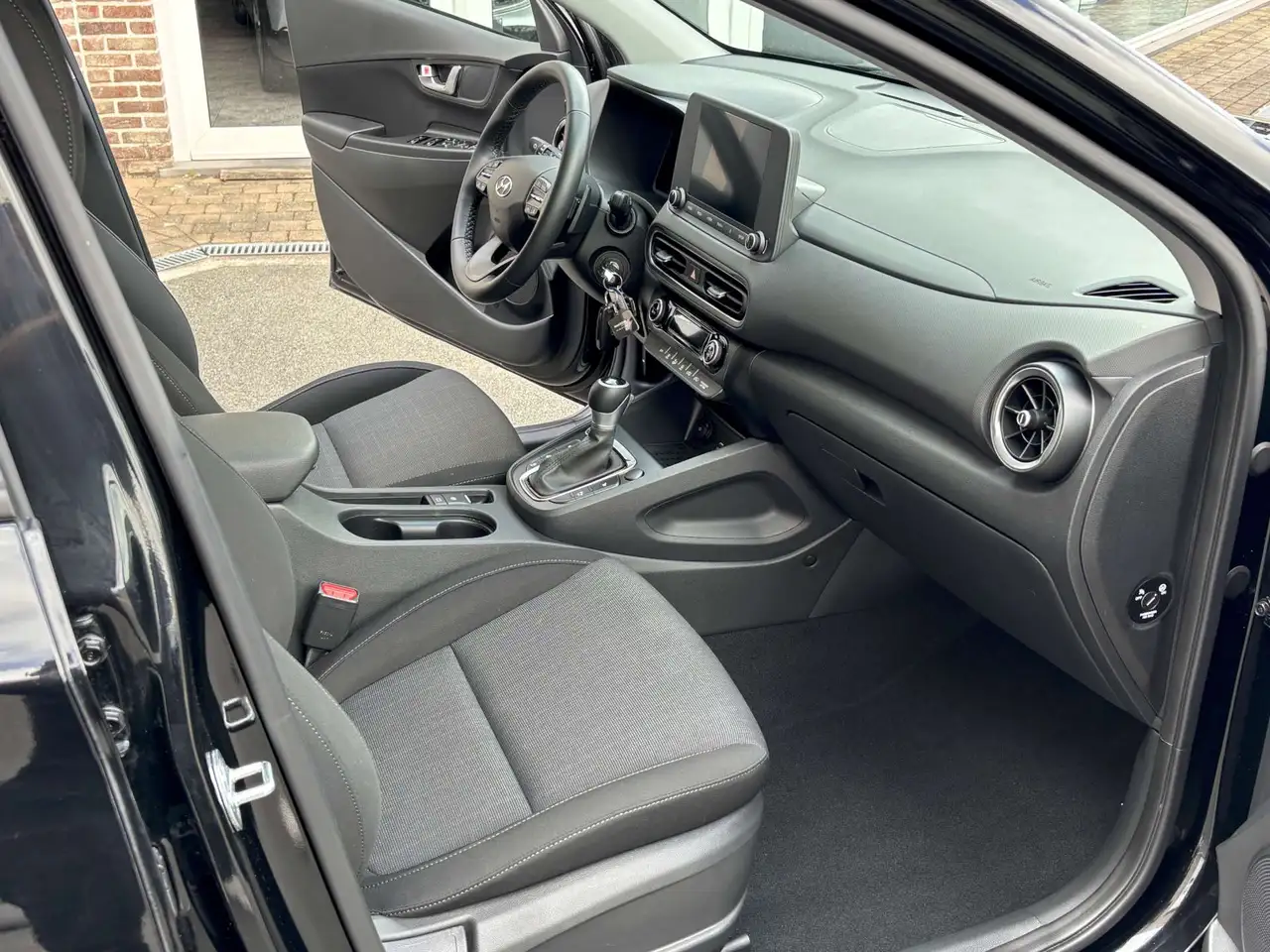 Hyundai KONA - 7