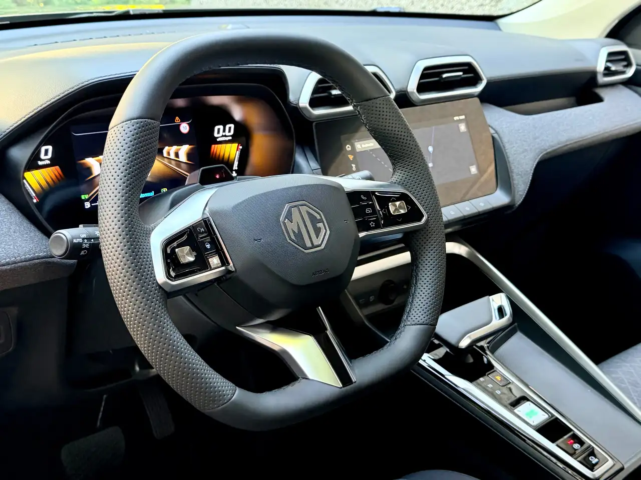 MG ZS - 12
